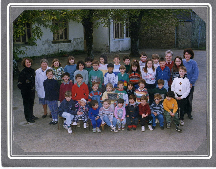 Cp Ce1 Ce2 Cm1 Cm2 Signification Photo de classe PS MS GS CP CE1 CE2 CM1 CM2 de 1993, Ecole (Le Cours