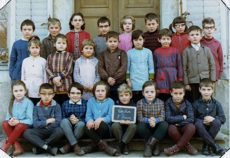 Photo De Classe cole Primaire De 1968 ECOLE PRIMAIRE Copains D avant photo-de-classe-cole-primaire-de-1968-ecole-primaire-copains-d-avant