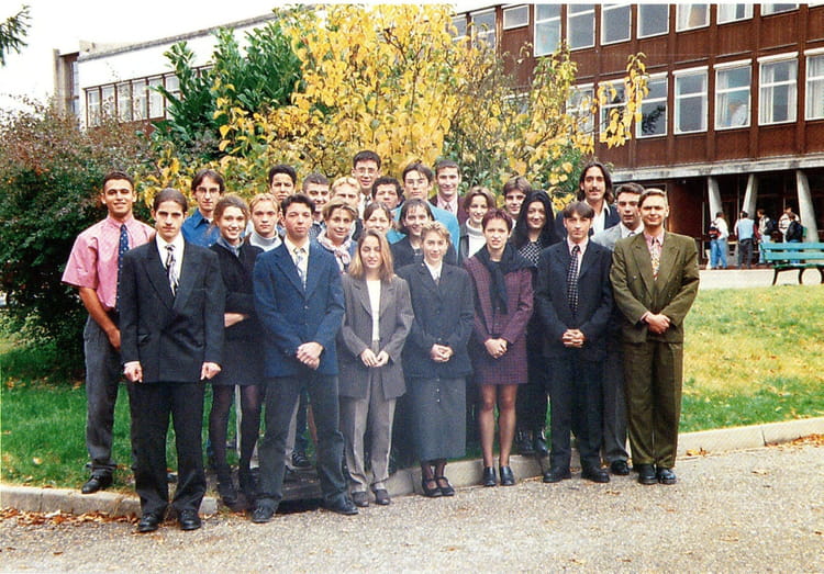 Photo de classe BTS Force de Vente de 1997, Lycée De Presles - Copains ...
