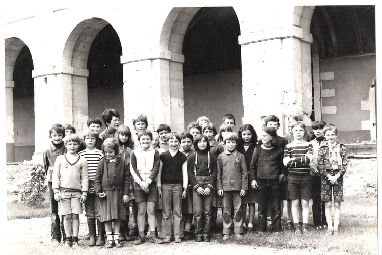 Photo de classe CM2 de 1981, Ecole Sainte Ursule (Chateau Gontier