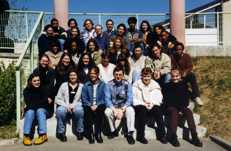 Photo de classe Terminale ES de 1997, Lycée Louise Michel - Copains d'avant