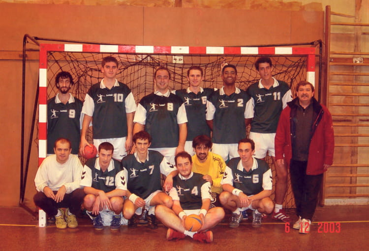 Photo De Classe Equipe Séniors 1 2003 2004 De 2003 Racc Handball Photo De Classe Equipe Séniors 1 2003 2004 De 2003 Racc Handball