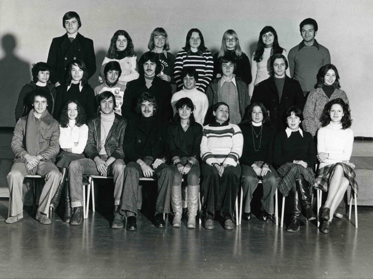 Photo de classe 1ère D1 de 1976, Lycée Eugène Delacroix Copains d'avant