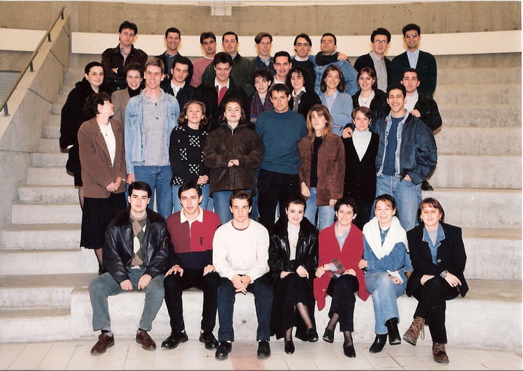 Photo de classe 2EME ANNEE DE BTS ACTION CO de 1993, Saliège - Copains ...