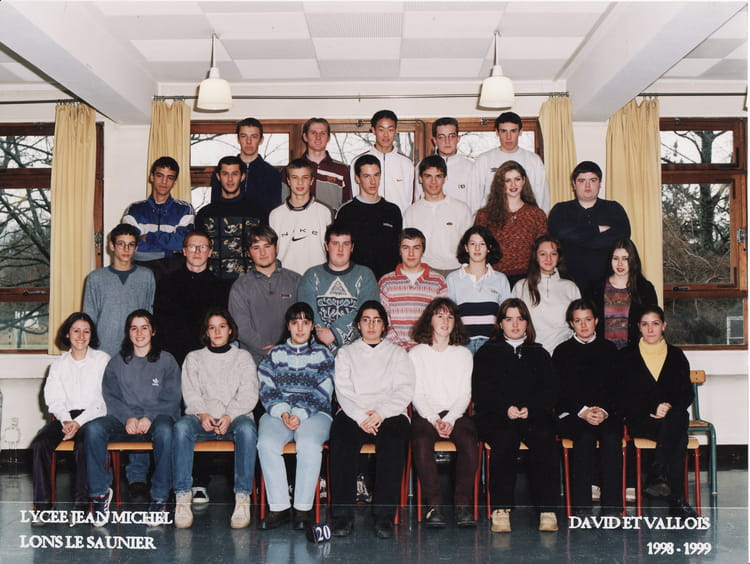 Photo de classe 1ere STT compta-gestion de 1999, Lycée Jean Michel ...