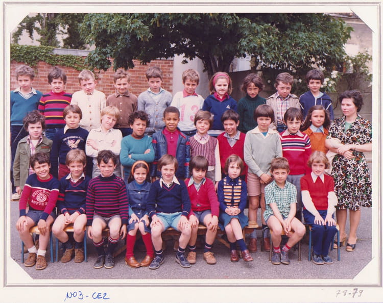 Photo de classe CE2 de 1979, ECOLE SAINTE MARIE DES VALLEES - Copains d ...
