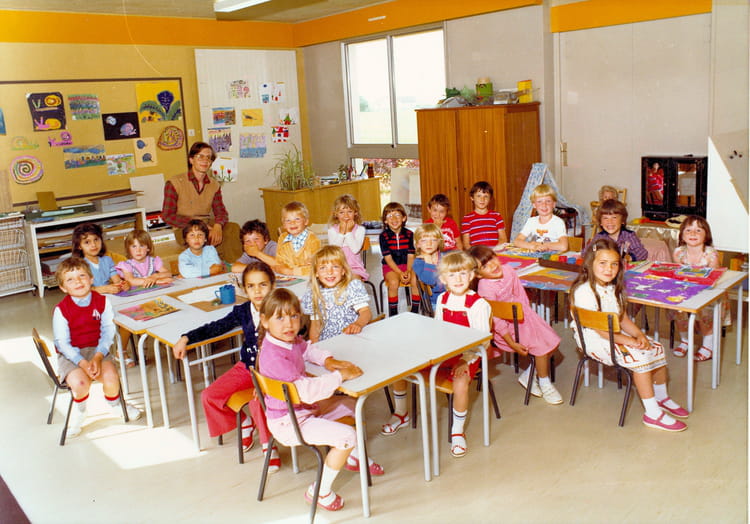 Photo De Classe Grande Section De 1982 Ecole Ez Alloueres Chevigny Saint Sauveur Copains D Avant