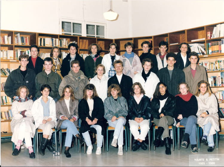 Photo de classe Première S de 1985, Lycée La Bruyère - Copains d'avant