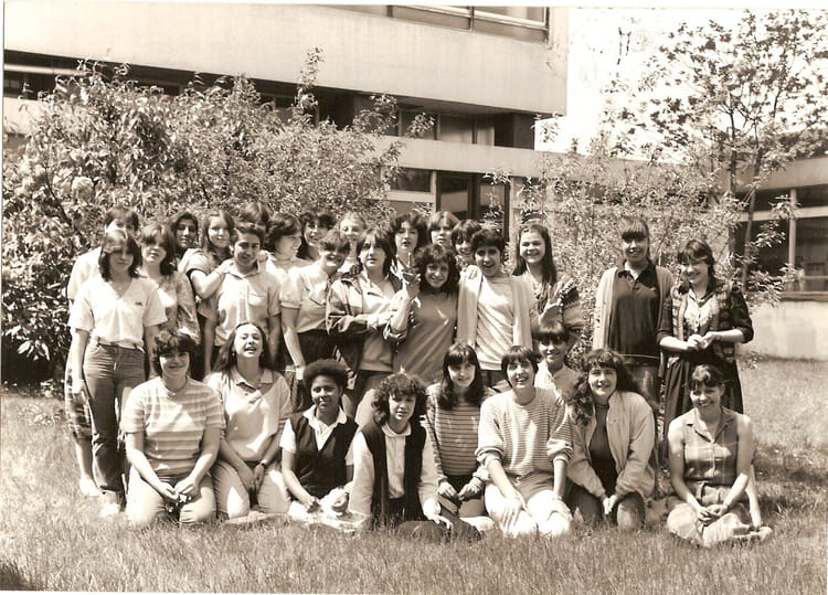 Photo de classe 1ère SA2 de 1981, Lycée Victor Puiseux Copains d'avant