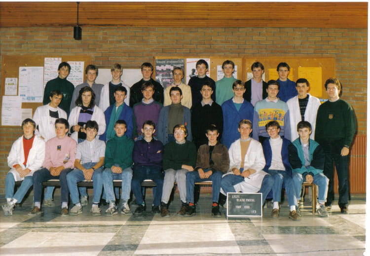 Photo de classe 1F3 89-90 de 1989, Lycée Blaise Pascal Cité Scolaire ...