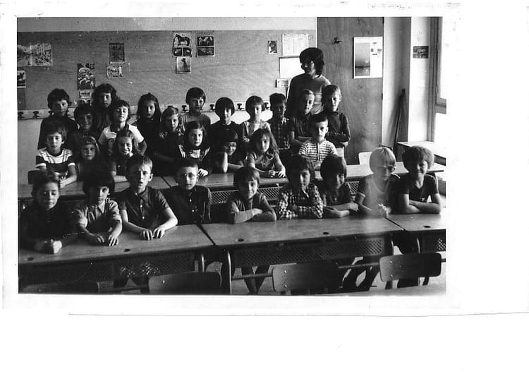 Photo de classe Clase de CE 1 de 1974, ECOLE NOTRE DAME DE LOURDES