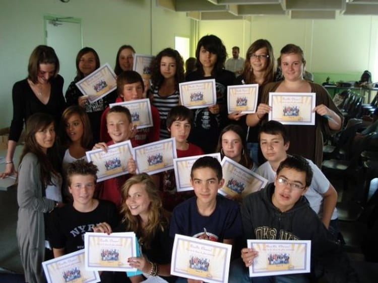 Photo de classe 4°4 ( remise de la classe laplus méritante, ya pas tout