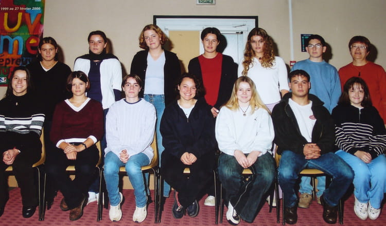 Photo de classe 1 ES 2000-2001 de 2000, Lycée Jeanne D'arc - Copains d ...