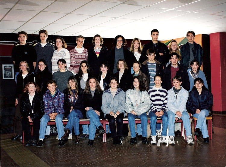 Photo De Classe 1 re ES1 De 1995 Lyc e Jacques Pr vert Copains D avant photo-de-classe-1-re-es1-de-1995-lyc-e-jacques-pr-vert-copains-d-avant