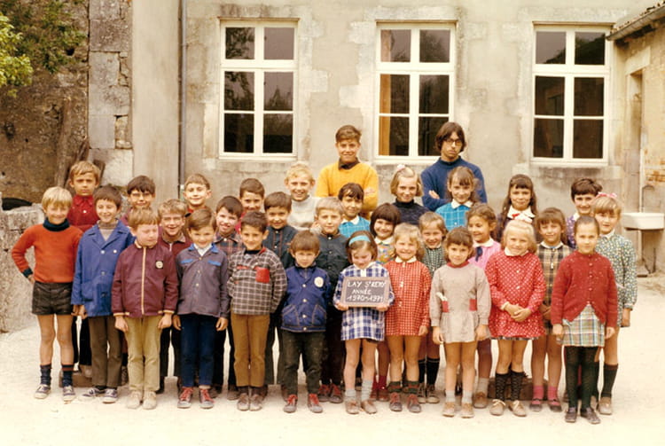 Photo de classe Lay_70_71 de 1970, école Primaire De Lay Saint Remy