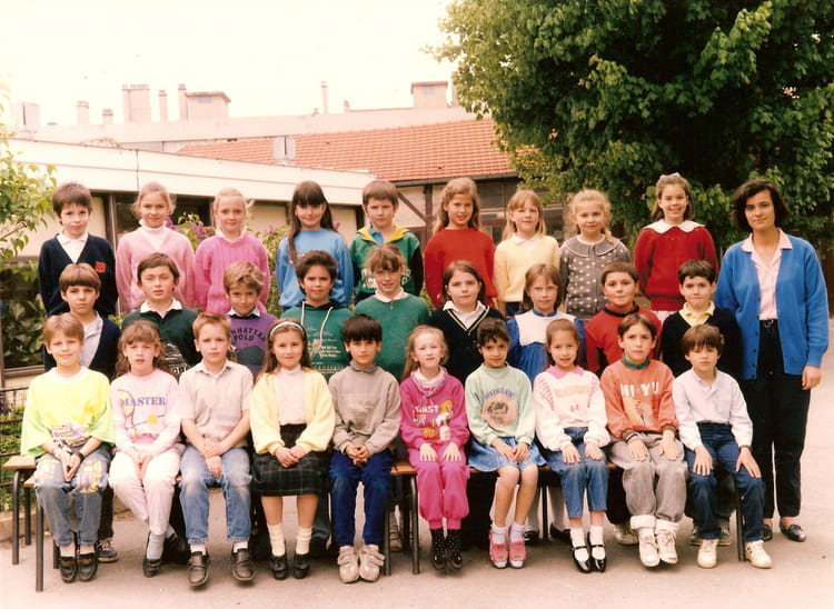 Photo de classe CE 2 de 1987, ECOLE SAINTE GENEVIEVE Copains d'avant