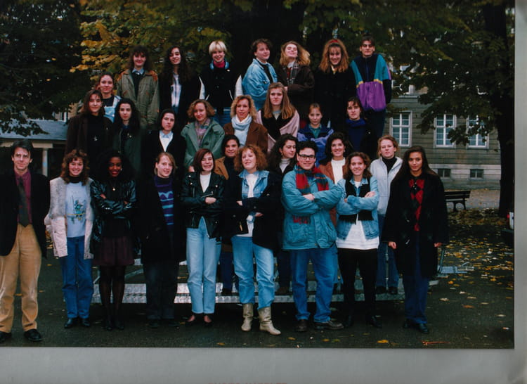 Photo de classe Classe 1ère A2 de 1990, Lycée Michel De Montaigne ...