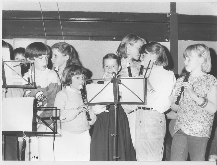 photo-de-classe-ecole-de-musique-de-st-ouen-de-touberville-de-1985
