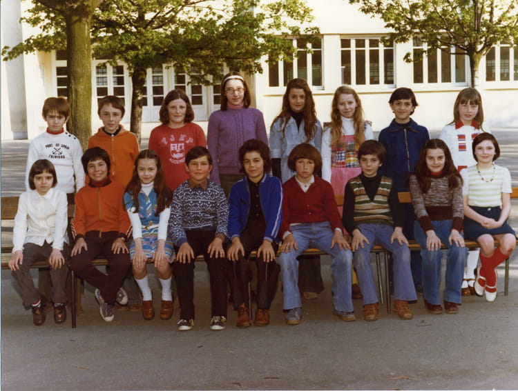 Photo De Classe CM 2 De 1977 Ecole Lamartine Regroupement Avec Ecole photo-de-classe-cm-2-de-1977-ecole-lamartine-regroupement-avec-ecole