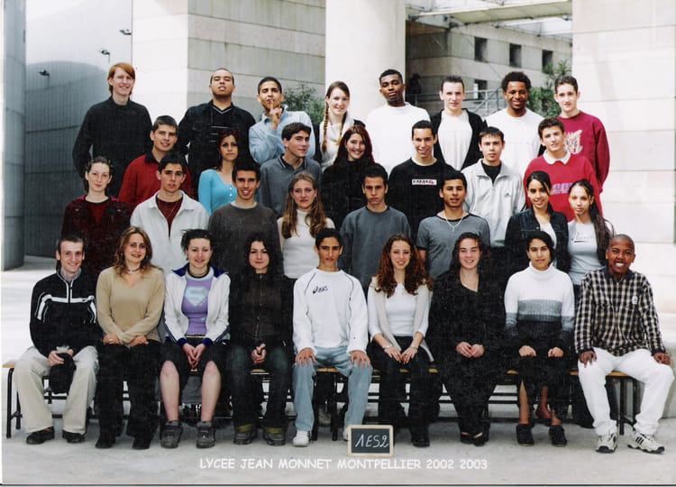 Photo de classe 1ere ES 2 de 2002, Lycée Jean Monnet - Copains d'avant