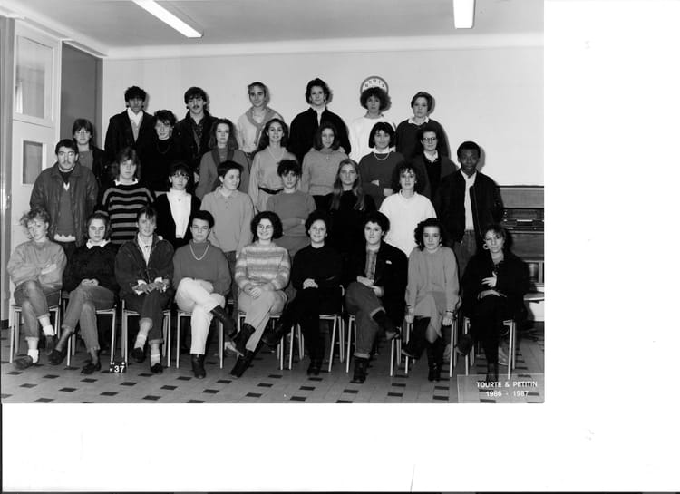 Photo De Classe 1ère Ab 1986 87 De 1986 Lycée Jean Bart Copains D Avant Photo De Classe 1ère Ab 1986 87 De 1986 Lycée Jean Bart Copains D Avant