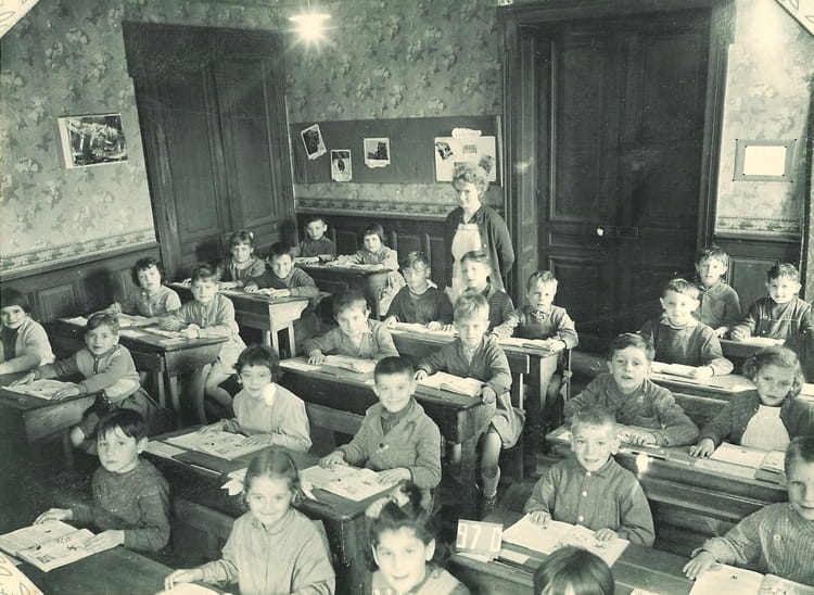 Photo de classe Ce1-Ce2 de 1960, ECOLE PUBLIQUE MIXTE - Copains d'avant