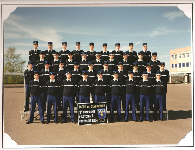 Photo De Classe 04 1995 De 1995 Ecole Gendarmerie Tulle Ciga photo-de-classe-04-1995-de-1995-ecole-gendarmerie-tulle-ciga