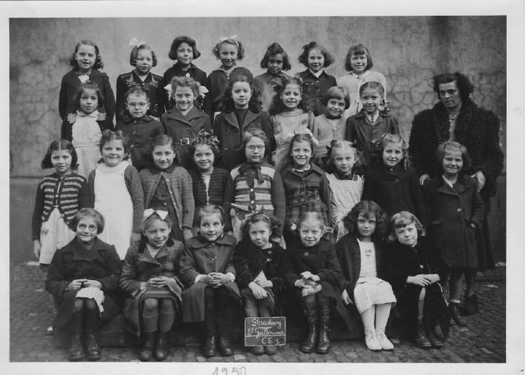 Photo de classe CE1 de 1950, ECOLE SAINT GUILLAUME Copains d'avant