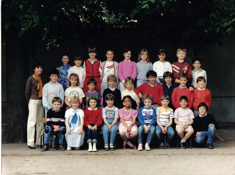 Photo de classe CE2 de 1984, ECOLE SAINTE MARIE - Copains d'avant