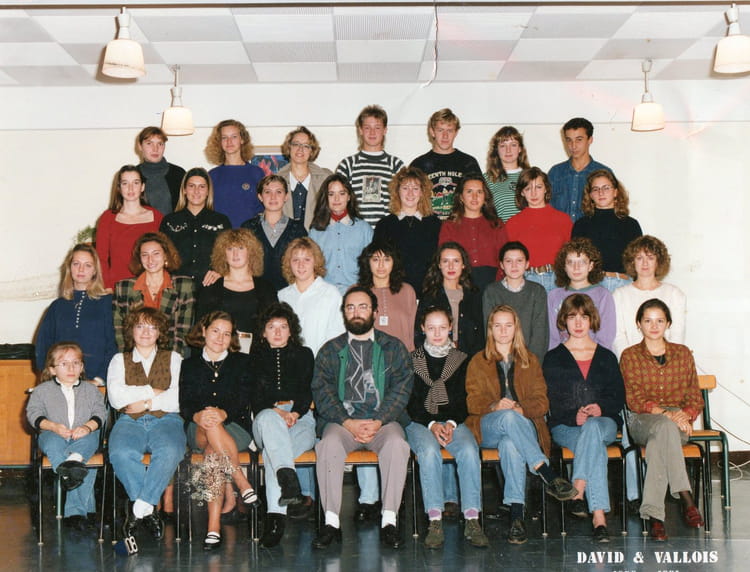 Photo de classe Terminale 2 A2 de 1991, Lycée Jean Michel - Copains d'avant