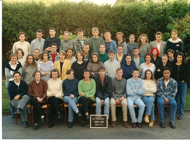 Photo de classe BTS 1 de 1997, LYCEE LE PARACLET - Copains d'avant