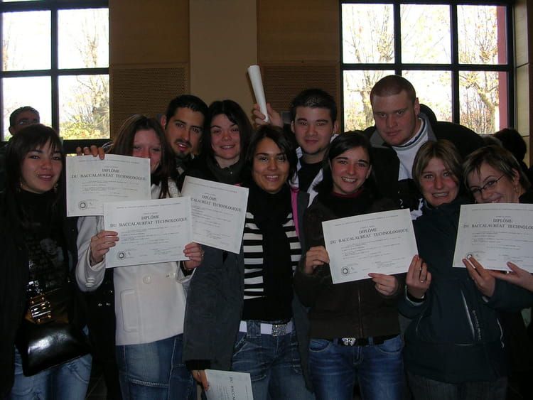 Photo de classe Tle STT ACA de 2005, Lycée Portes De L'oisans - Copains ...