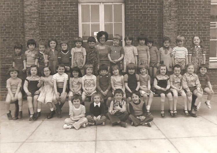 Photo de classe Maternelle de 1977, Ecole Sainte Famille (Bethune