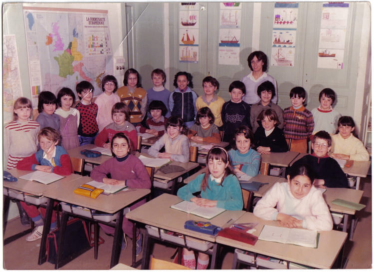 Photo de classe CE2 de 1984, Ecole Sainte Marie (Givors) - Copains d'avant