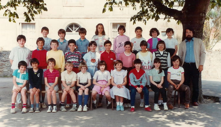 Photo de classe Cm2 de 1983, Ecole Sainte Marie (Vallet) - Copains d'avant