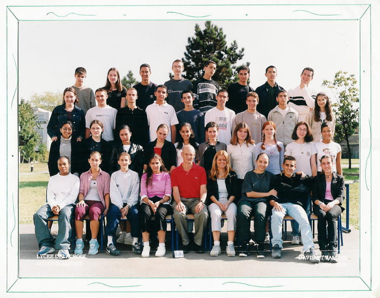 Photo de classe 2nd 12 de 2000, Lycée Eugene Delacroix Copains d'avant