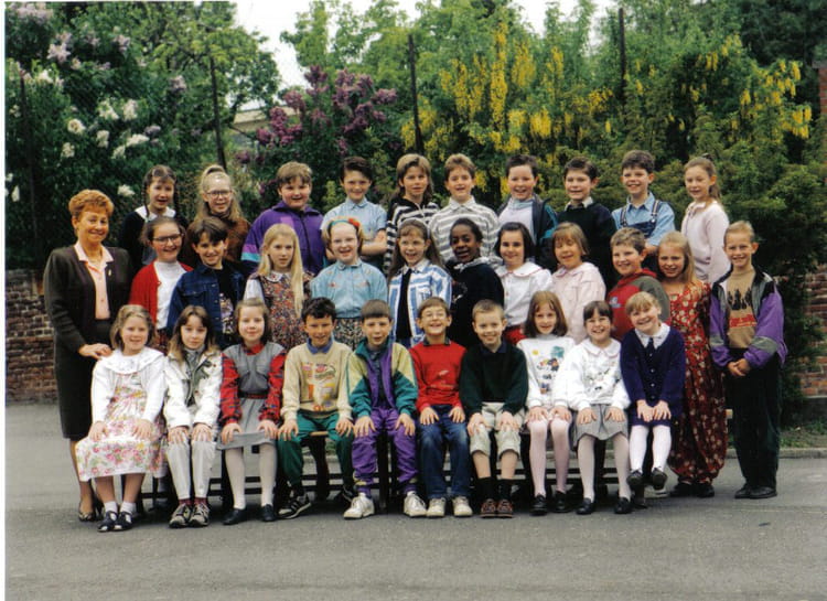 Photo de classe CM1 de 1992, Ecole Sainte Famille (Bethune) Copains d