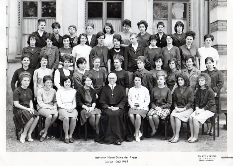 Photo de classe Première de 1963, Lycée Privé Notredame Des Anges Copains d'avant