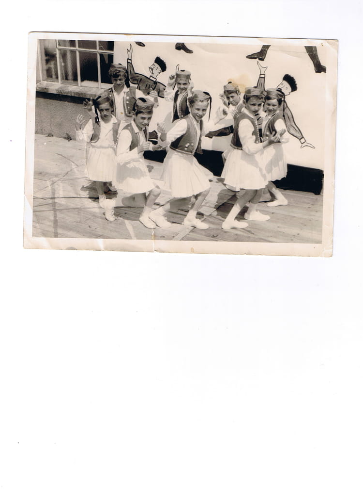 Photo de classe Ecole primaire thevet st julien de 1975, Ecole De La