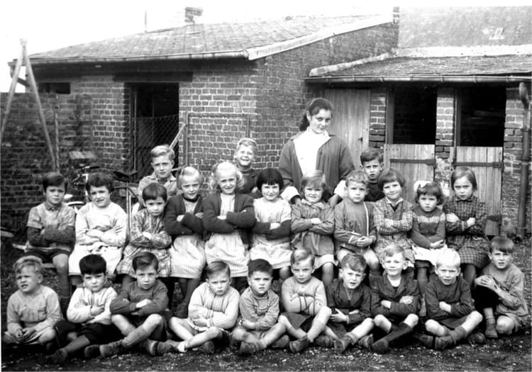Photo de classe école de CroixMoligneaux de 1957, Ecole De La Mairie