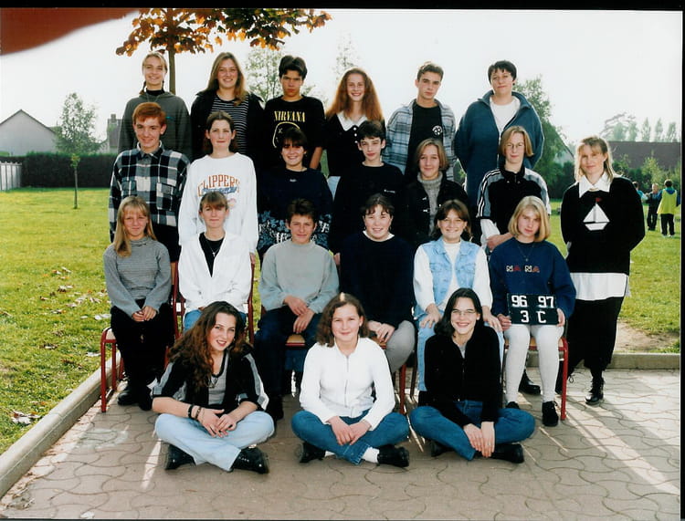 Photo De Classe 3 me C De 1996 Coll ge Eug ne No l Copains D avant photo-de-classe-3-me-c-de-1996-coll-ge-eug-ne-no-l-copains-d-avant
