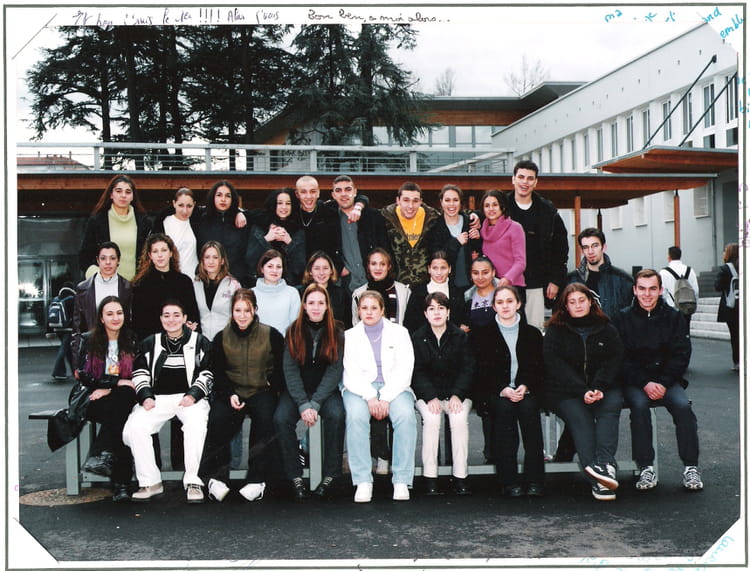 Photo de classe Terminale Littéraire de 2002, Lycée Claude Lebois