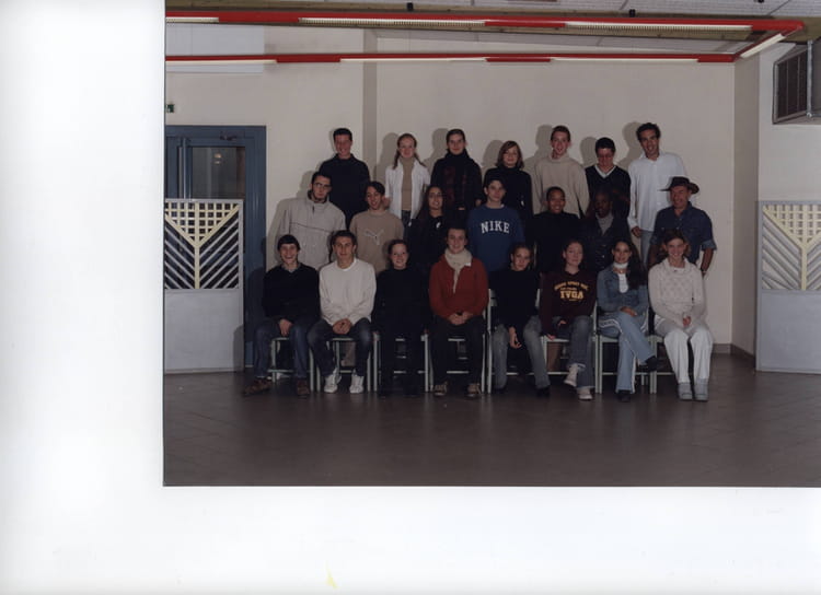 Photo de classe 1ere ES de 2003, Lycée Jean Moulin - Copains d'avant