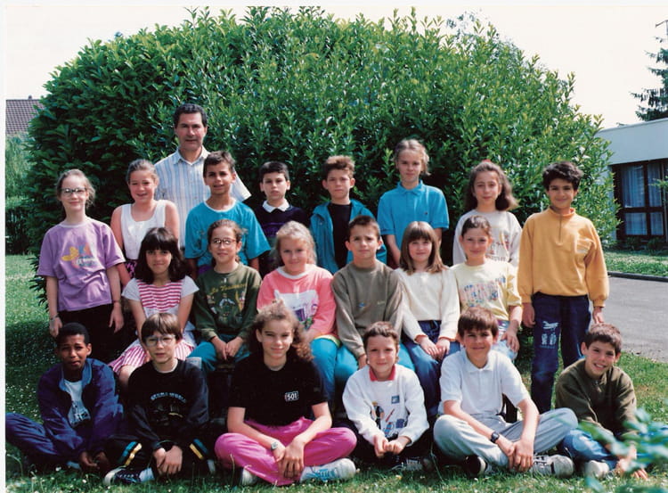 Photo de classe CM2 199192 de 1992, Ecole Antoine De Saint Exupery (Etrechy) Copains d'avant Photo de classe CM2 199192 de 1992, Ecole Antoine De Saint Exupery (Etrechy) Copains d'avant