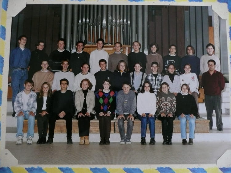 Photo de classe Première ES 2 de 1997, Lycée Notredame De Stecroix Copains d'avant