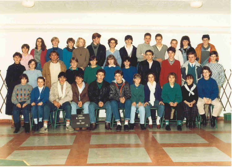 Photo de classe 1 ière B de 1987, Lycée Michel Anguier - Copains d'avant