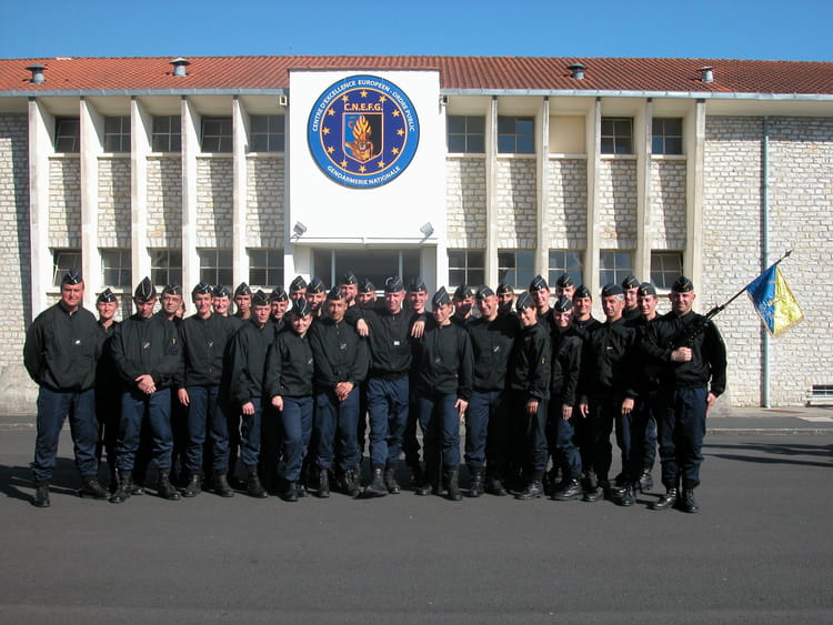 Écusson Militaire Tissu - École De Gendarmerie De Montluçon 400ème Promotion