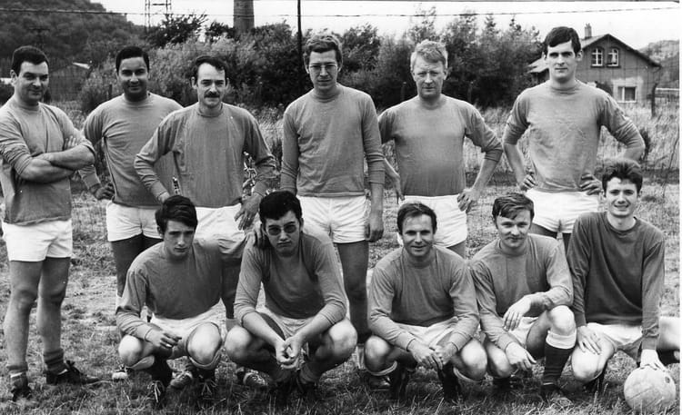 Photo de classe Tournoi foot 1975 de 1970, 605 Casm Copains d'avant