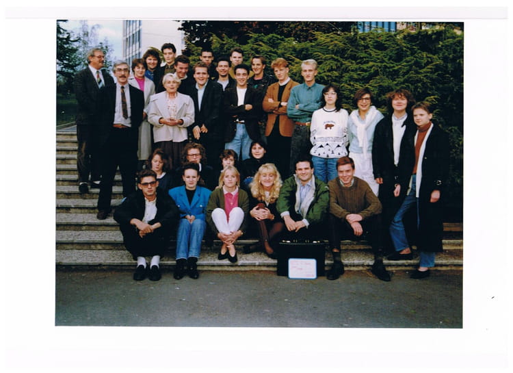 Photo de classe BTS Force de vente 1ére promotion de 1990, Lycée Joliot ...