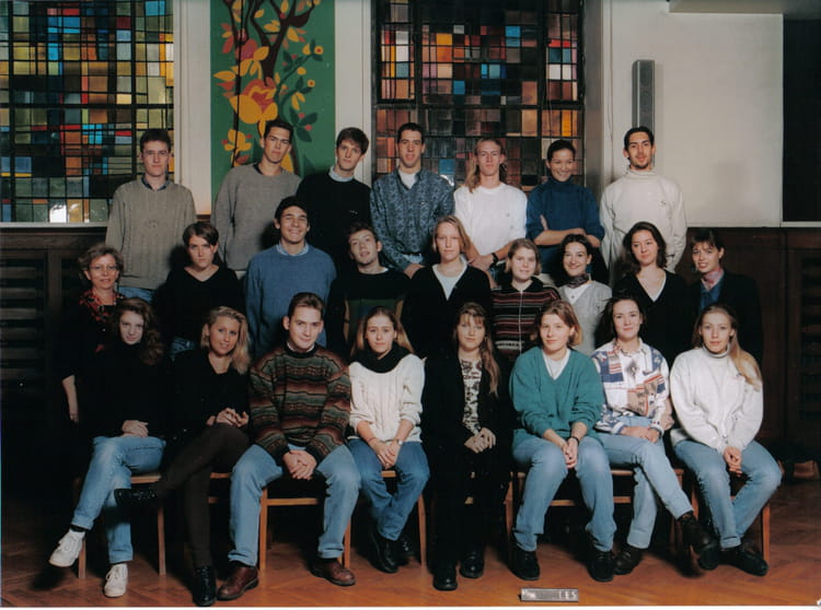 Photo de classe Classe de Terminale ES de 1995, Lycée Sainteclotilde